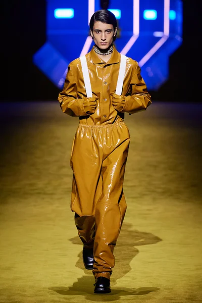 Look 9
